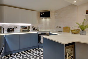 Kitchen/Breakfast Room- click for photo gallery
